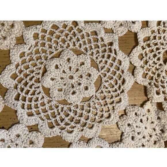 Vintage Beige Crochet Floral Bedspread or Table Cloth 50” X 80 “Thick NO STAINS - Picture 3 of 5